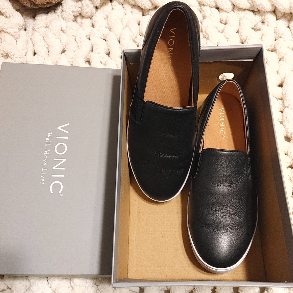 *NEW* Vionic leather shoe